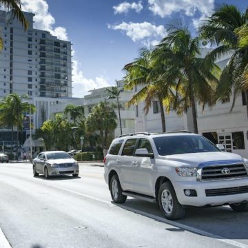 廃車にかけている保険はどうなる？状況別の対応法と還付の受け方を解説